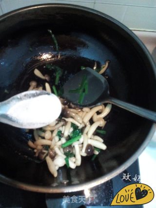 清炒海鲜菇的做法步骤：7