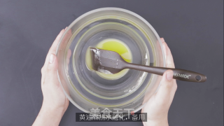 蓝莓益力多慕斯的做法步骤：1