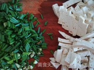 韭苔炒豆腐的做法步骤：1