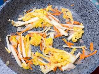 【宝宝辅食】三文鱼杂蔬意面的做法步骤：11