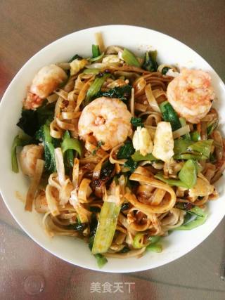 虾仁鸡蛋青菜炒面的做法步骤：8