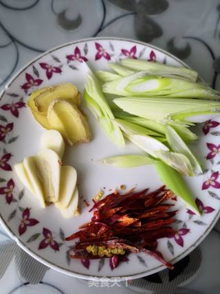 酸爽鲜香～酸菜牛肉条的做法步骤：3