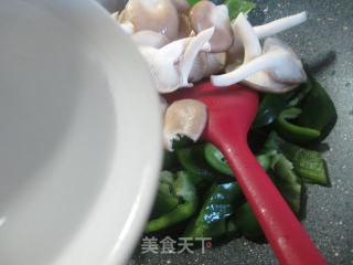 秀珍菇炒灯椒的做法步骤：5