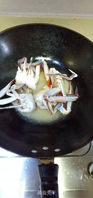 梭子蟹焖鸡爪的做法步骤：3
