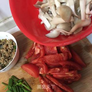 蕃茄肉末平菇汤的做法步骤：1