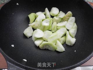 鲜虾豆腐丝瓜汤的做法步骤：3