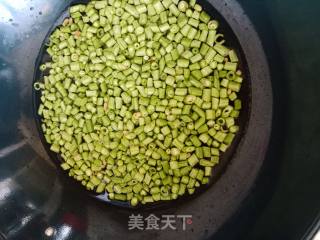 肉末豇豆的做法步骤：2