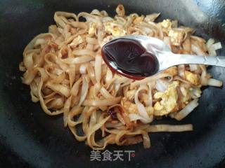 葱花鸡蛋炒河粉的做法步骤：7