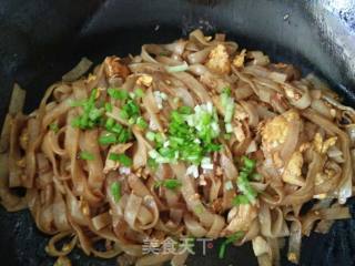 葱花鸡蛋炒河粉的做法步骤：9