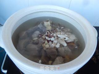 老鸭排骨四神汤的做法步骤：4