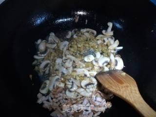 口菇炒肉片的做法步骤：5