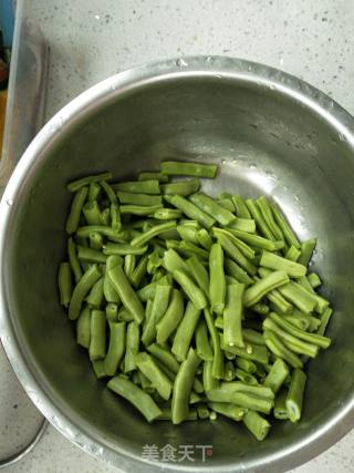 土豆炖西红柿豆角的做法步骤：2