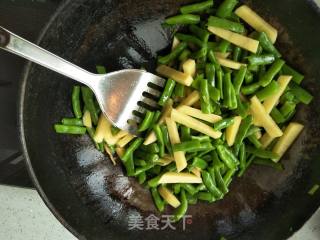 土豆炖西红柿豆角的做法步骤：13