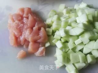 黄瓜鸡丁的做法步骤：1