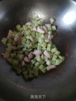 黄瓜鸡丁的做法步骤：4