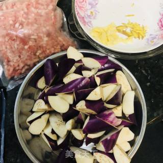 肉末茄子的做法步骤：1