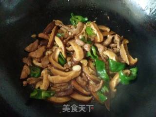 青椒香菇炒肉片的做法步骤：12
