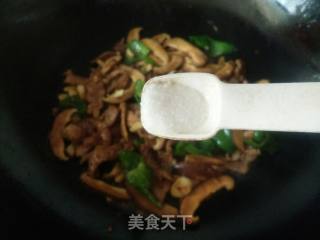 青椒香菇炒肉片的做法步骤：13