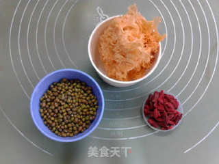 绿豆银耳汤的做法步骤：1