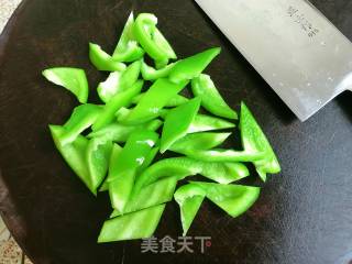 青椒炒肉片的做法步骤：3