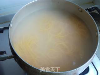 打卤黄面条的做法步骤：2