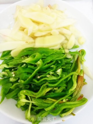 炒肉丝加点这个 顿顿三碗饭的做法步骤：2