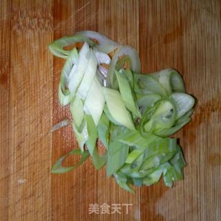 荷兰豆炒腊肉的做法步骤：2