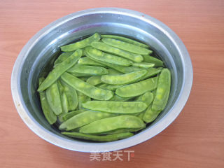 豆芽菜炒荷兰豆的做法步骤：1