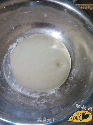三鲜虾仁饺子的做法步骤：1