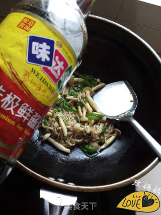 尖椒炒海鲜菇的做法步骤：6