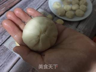 蛋黄酥的做法步骤：7