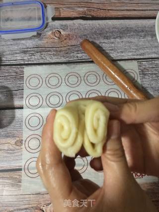 蛋黄酥的做法步骤：11
