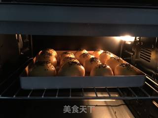 蛋黄酥的做法步骤：16