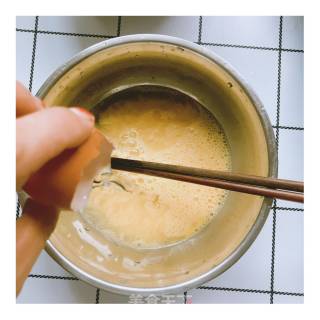猪肝粉炖鸡蛋的做法步骤：2