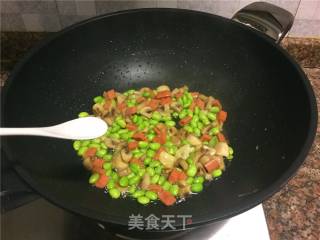 青豆炒蘑菇的做法步骤：8