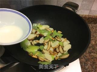 香菇烩山药的做法步骤：7