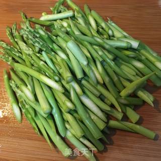 芦笋炒虾仁的做法步骤：2