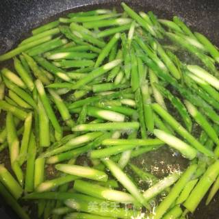 芦笋炒虾仁的做法步骤：3