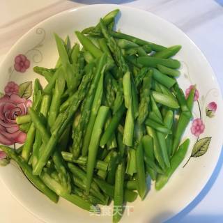 芦笋炒虾仁的做法步骤：4