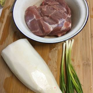 萝卜煲瘦肉的做法步骤：1