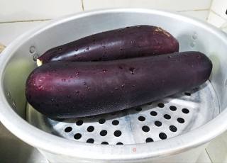 凉拌手撕茄子的做法步骤：3
