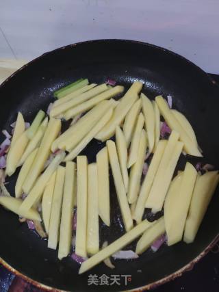家常菜     芹菜土豆条的做法步骤：4