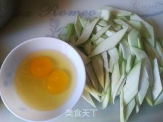 家常菜 丝瓜炒鸡蛋的做法步骤：3