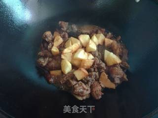 家常菜一一土豆烧牛腩的做法步骤：9