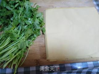浇汁干豆腐蔬菜卷的做法步骤：1