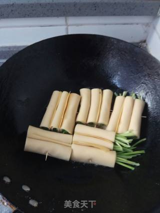 浇汁干豆腐蔬菜卷的做法步骤：4