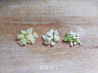 红烧茄子的做法步骤：1