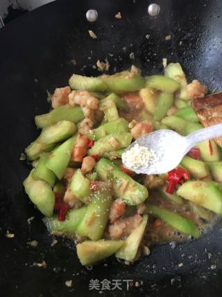 丝瓜炒鲜虾仁的做法步骤：17