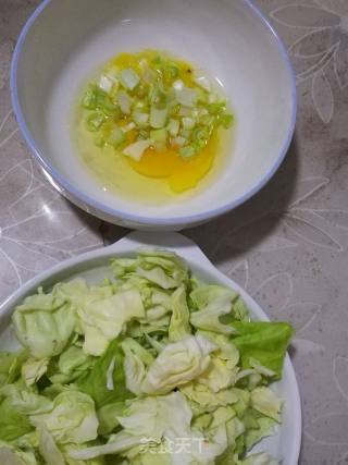 圆白菜炒鸡蛋的做法步骤：1