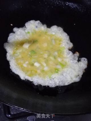 圆白菜炒鸡蛋的做法步骤：2